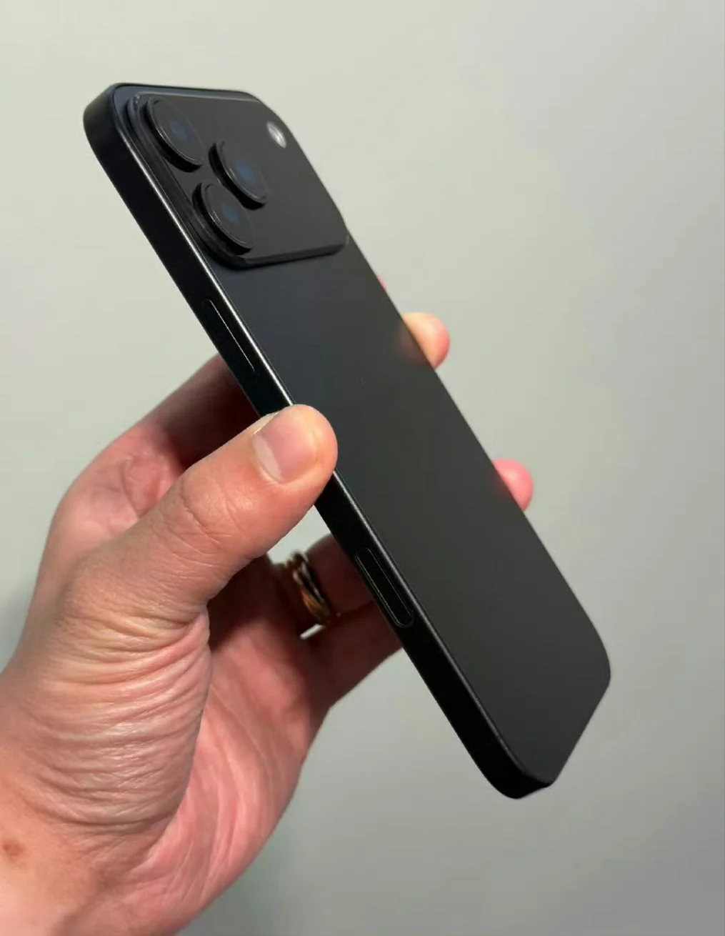 گوشی موبایل اپل مدل iPhone 17 Pro Max CH دو سیم کارت ظرفیت 256 گیگابایت و رم 12 گیگابایت - نات اکتیو